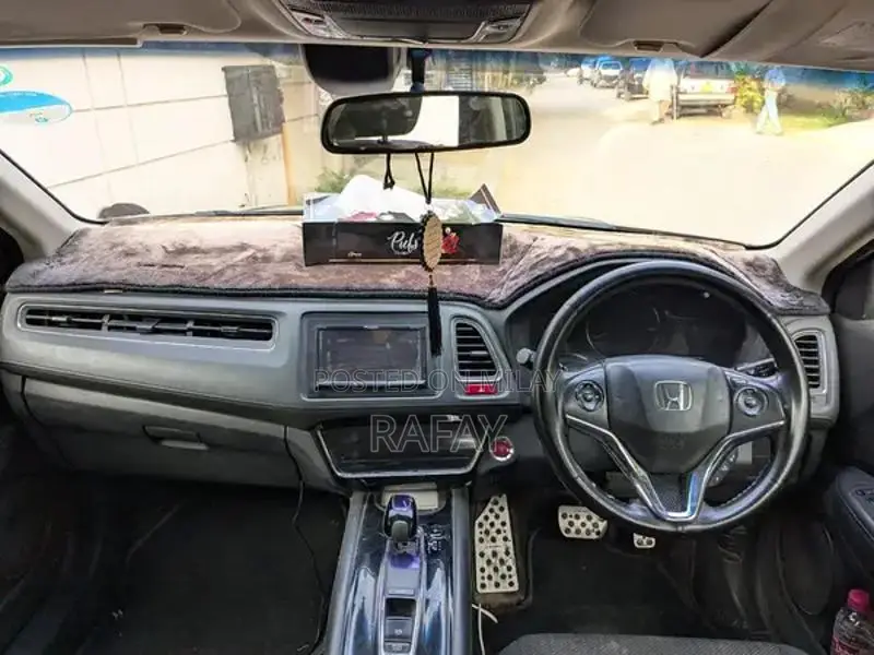 Honda Vezel X Compact SUV - Powerful Crossover