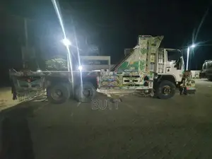 Hino J4 Commercial Truck - Reliable Heavy-Duty Work Vehicle