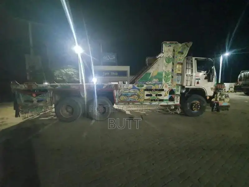 Hino J4 Commercial Truck - Reliable Heavy-Duty Work Vehicle