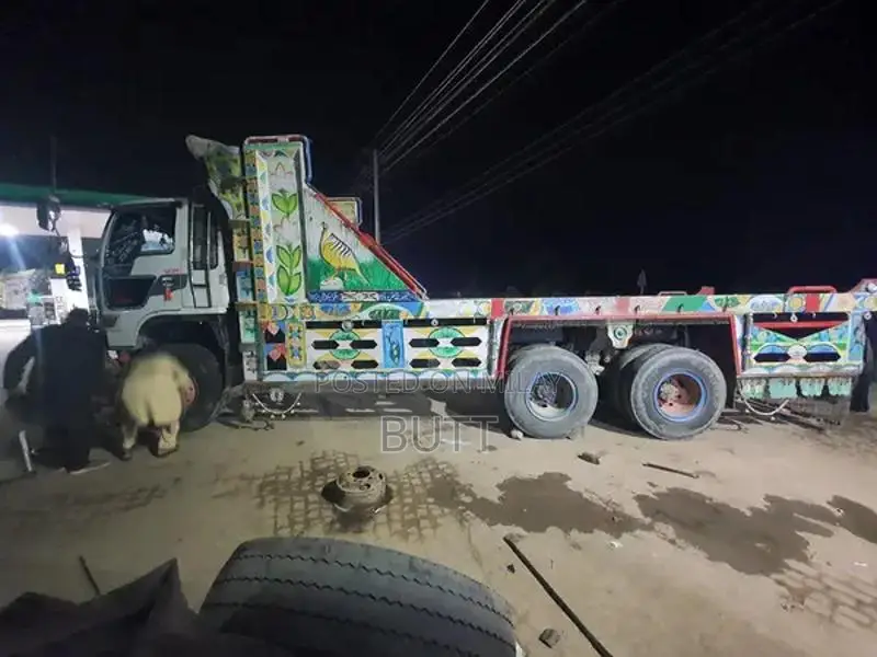 Hino J4 Commercial Truck - Reliable Heavy-Duty Work Vehicle