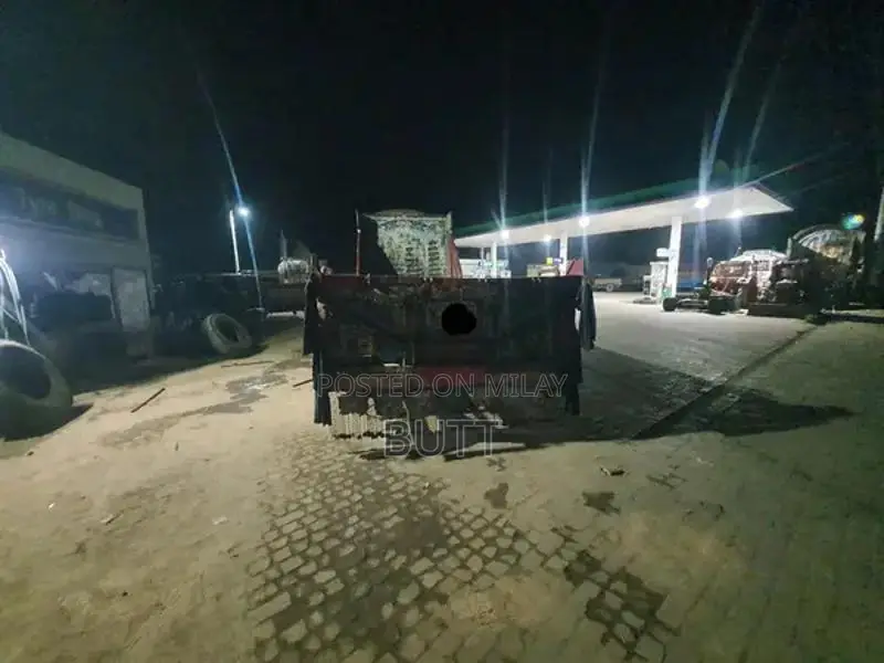 Hino J4 Commercial Truck - Reliable Heavy-Duty Work Vehicle