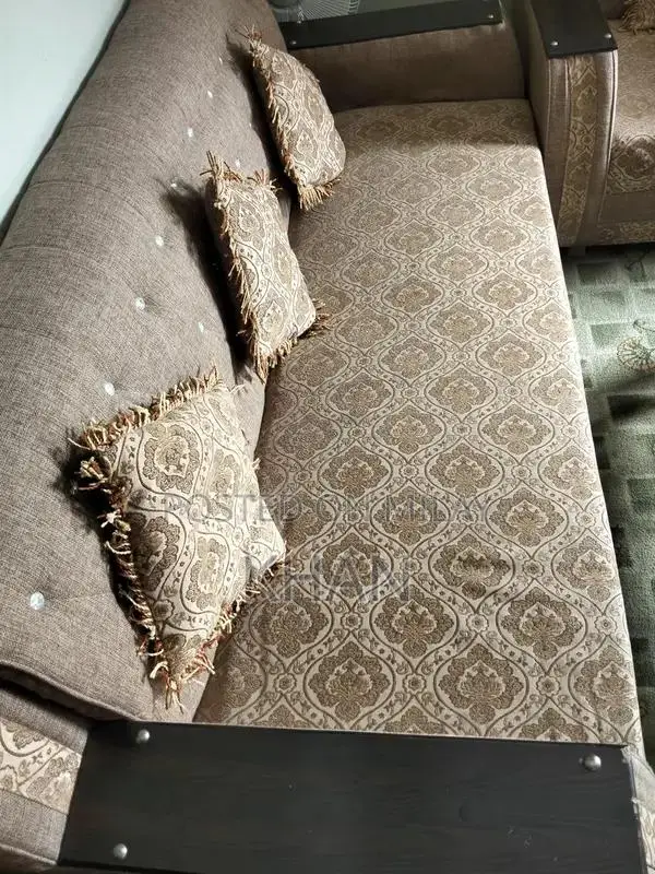 Comfortable Home Sofa Set in Excellent Condition