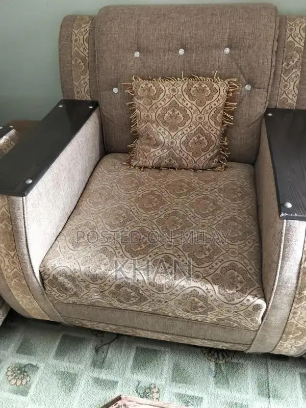 Comfortable Home Sofa Set in Excellent Condition