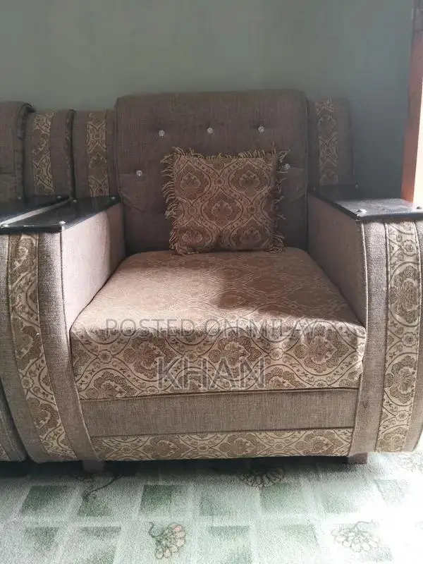 Comfortable Home Sofa Set in Excellent Condition