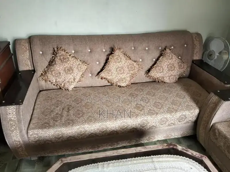 Comfortable Home Sofa Set in Excellent Condition
