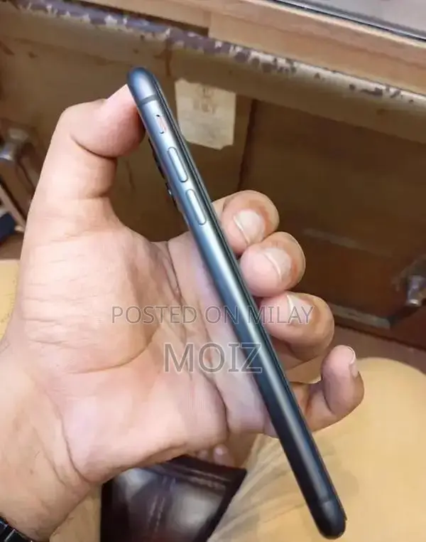 Apple iPhone 11 Smartphone with 89% Battery Health