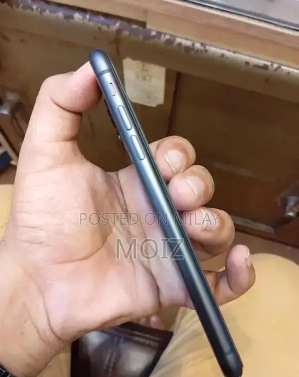 Apple iPhone 11 Smartphone with 89% Battery Health