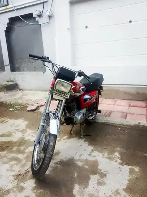 2018 Honda 125cc Motorcycle - Low Mileage, Excellent Condition