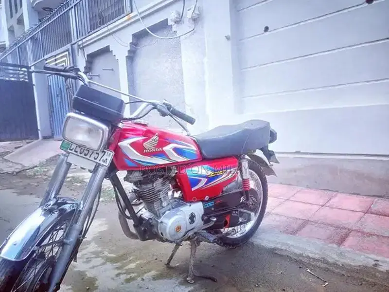 2018 Honda 125cc Motorcycle - Low Mileage, Excellent Condition