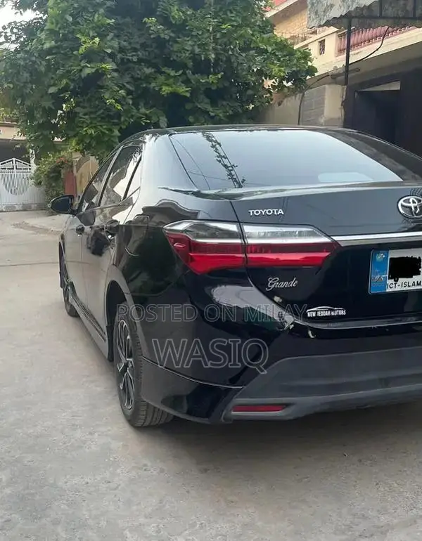 Toyota Corolla Altis Grande Sedan
