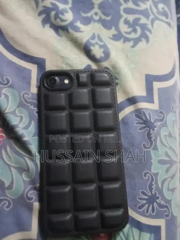 iPhone 7 32GB - Functional Device with Minor Issues