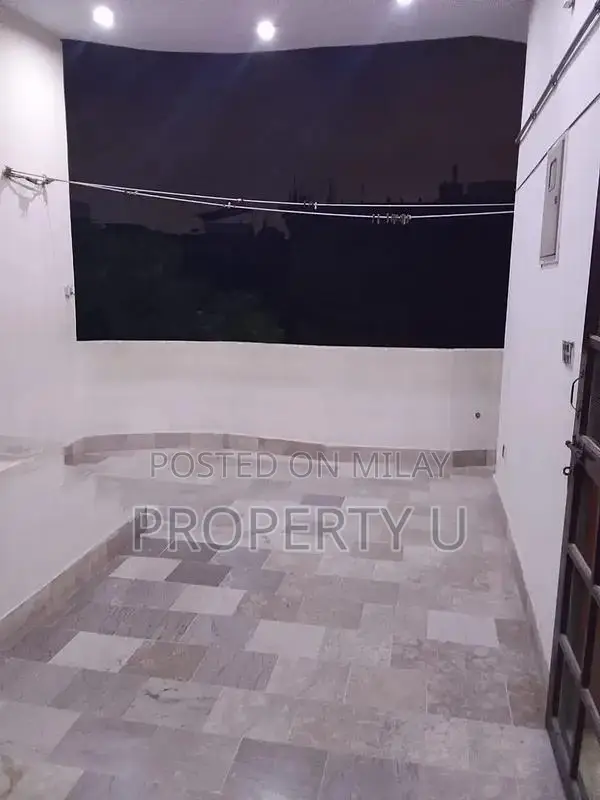 DHA Phase 4 Shop Unit - 1000 Sq Ft, 2 Rooms, 2 Bathrooms