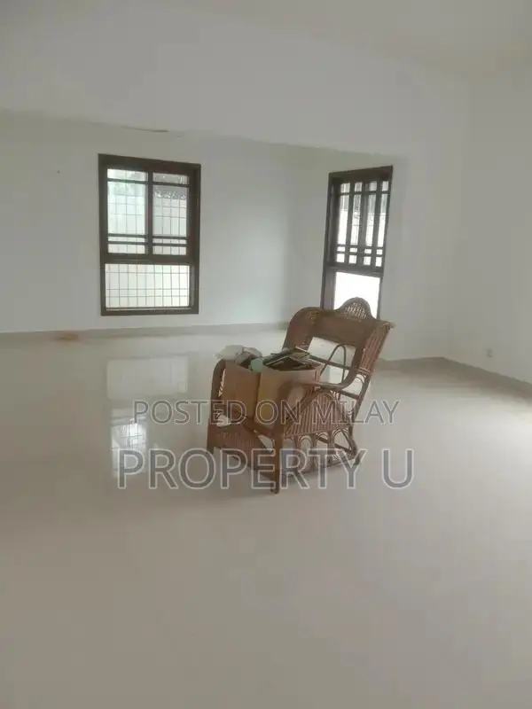 DHA Phase 4 Shop Unit - 1000 Sq Ft, 2 Rooms, 2 Bathrooms