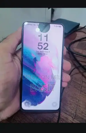 Photo - Samsung Galaxy S21 FE 5G Smartphone with Advanced Display