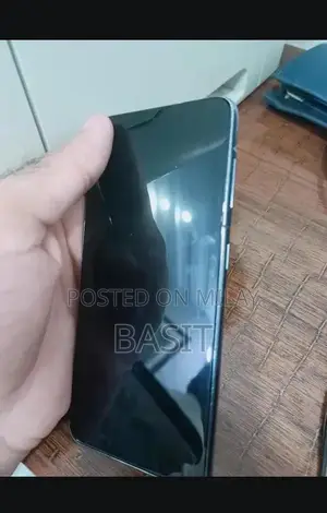 Samsung Galaxy S21 FE 5G Smartphone with Advanced Display