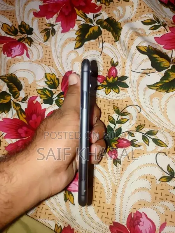 Apple iPhone 11 64GB Black Smartphone