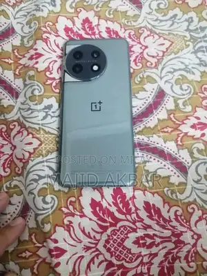 High-Performance 5G Smartphone with Advanced Camera System