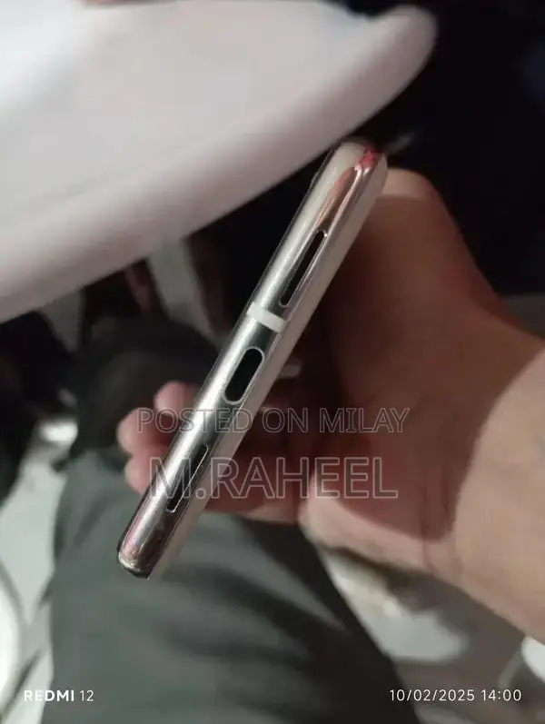 Pixel 6 Pro High-End Smartphone with Google Charger