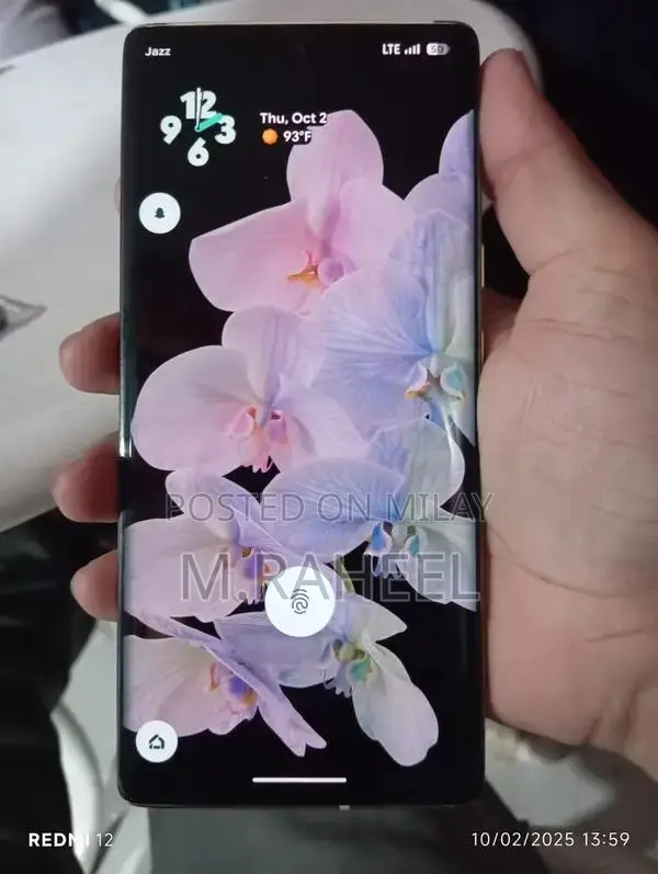 Pixel 6 Pro High-End Smartphone with Google Charger