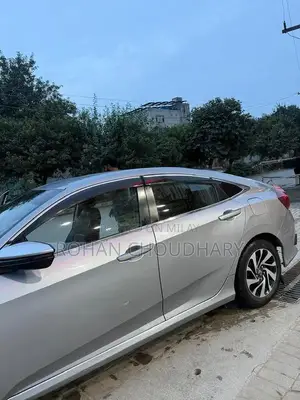 Honda Civic 2017 Silver Hardtop Sedan