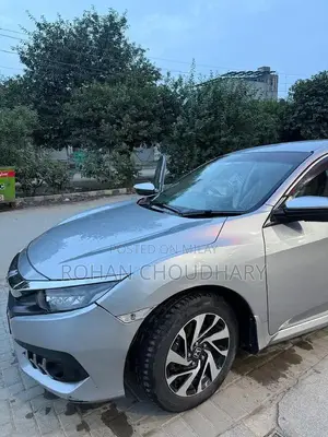Honda Civic 2017 Silver Hardtop Sedan