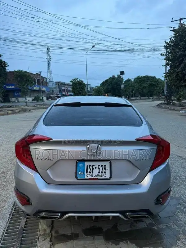 Honda Civic 2017 Silver Hardtop Sedan
