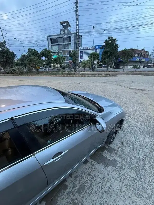 Honda Civic 2017 Silver Hardtop Sedan