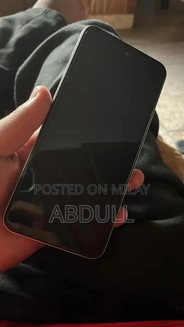 Compact Smartphone with Ample Storage and High Performance