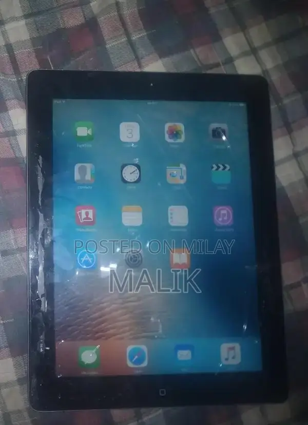 Apple iPad 4 Tablet with Touchscreen Issue
