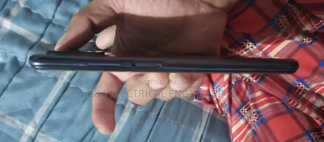 Powerful Mid-Range Smartphone with Ample Storage