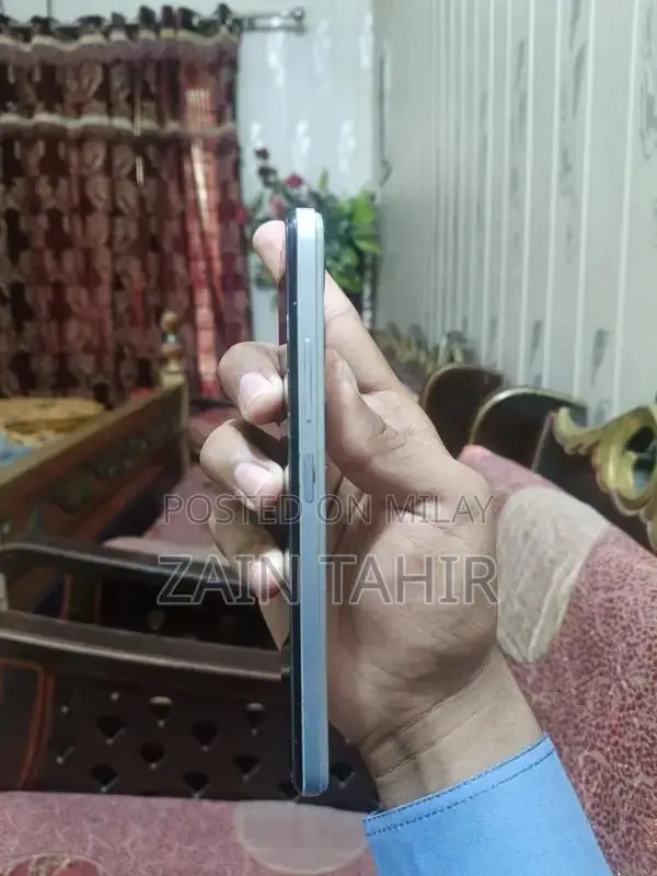 High-Performance Mobile Hotspot with 2GB RAM and 128GB Storage