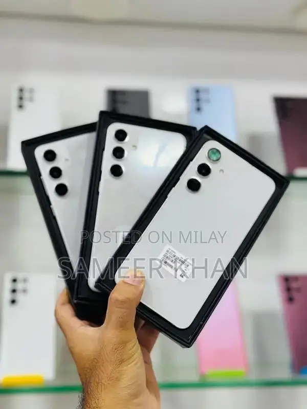 Galaxy S24 Plus: High-Performance 6.7" Smartphone