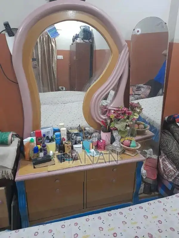 Large Dressing Table with Double Mirror Design