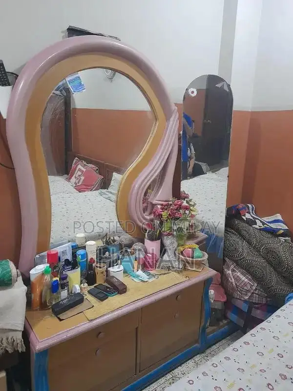 Large Dressing Table with Double Mirror Design