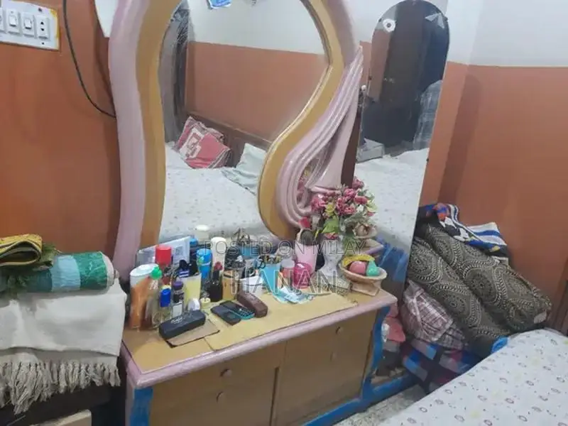 Large Dressing Table with Double Mirror Design