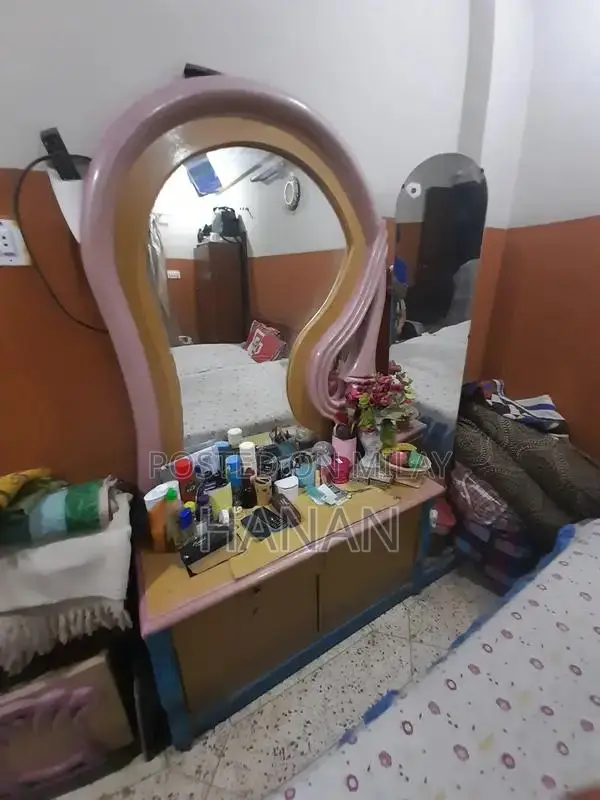 Large Dressing Table with Double Mirror Design