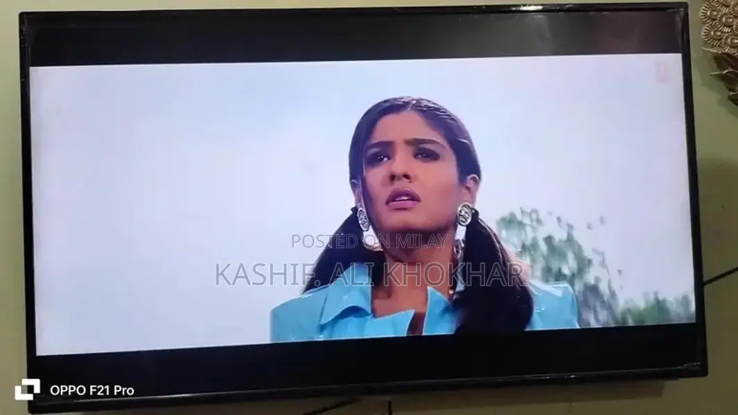 Compact Digital Projector with Multiple Connectivity Options