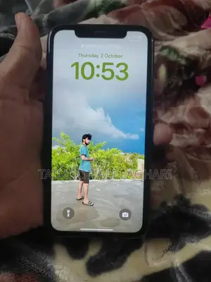 Apple iPhone XR 64GB Smartphone with True Tone Display