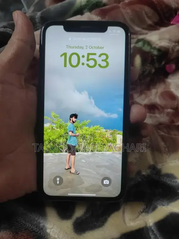 Apple iPhone XR 64GB Smartphone with True Tone Display