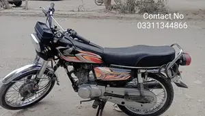 Photo - Honda CG 125 Motorcycle - Low Mileage Commuter Bike