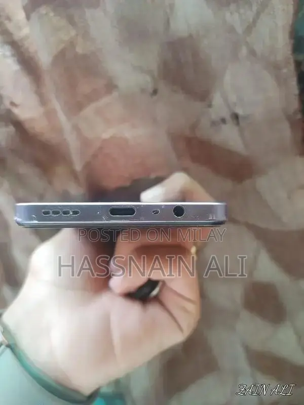 Mid-Range Smartphone with 8GB RAM and 128GB Storage