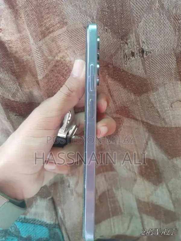 Mid-Range Smartphone with 8GB RAM and 128GB Storage