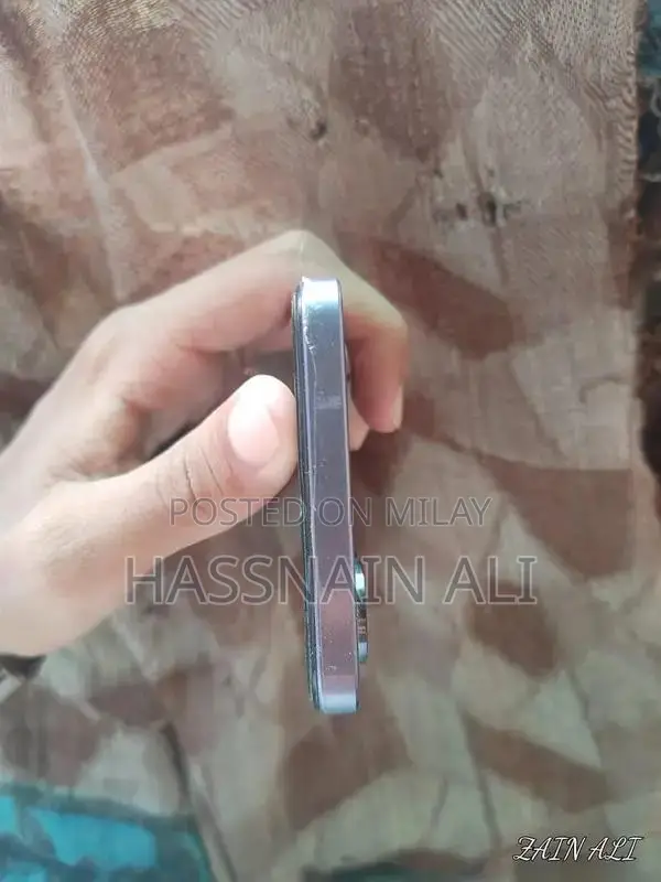 Mid-Range Smartphone with 8GB RAM and 128GB Storage