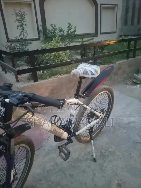 Mountain Bike with Front Suspension and Multiple Gears