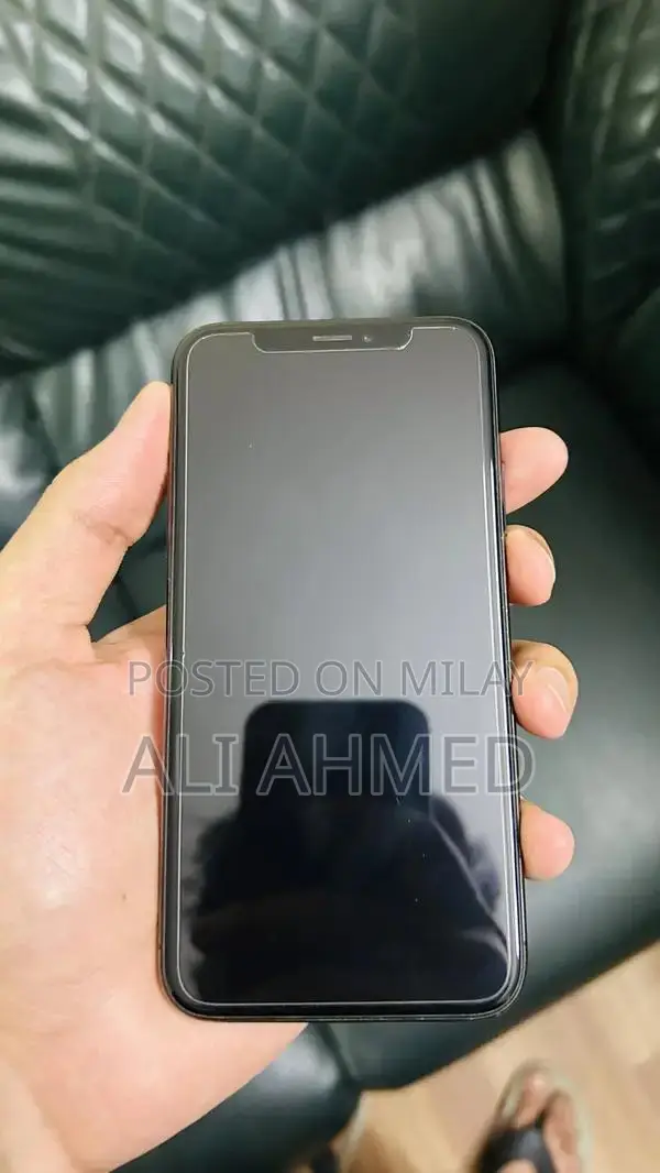 Apple iPhone XS 64GB Smartphone - Pristine Condition