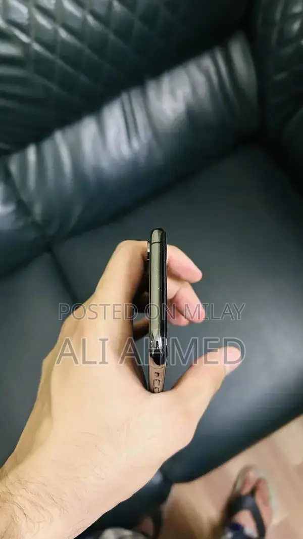 Apple iPhone XS 64GB Smartphone - Pristine Condition