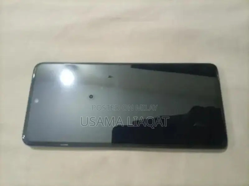 Smartphone with Excellent Condition and Original Accessories