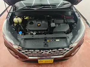 Hyundai Tucson AWD - Well-Maintained First Owner Vehicle