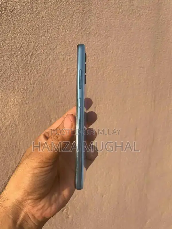 Samsung Mid-Range Smartphone with 6GB RAM and 128GB Storage