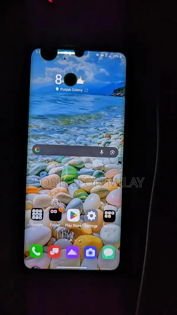 Advanced 5G Smartphone with Innovative Display Technology